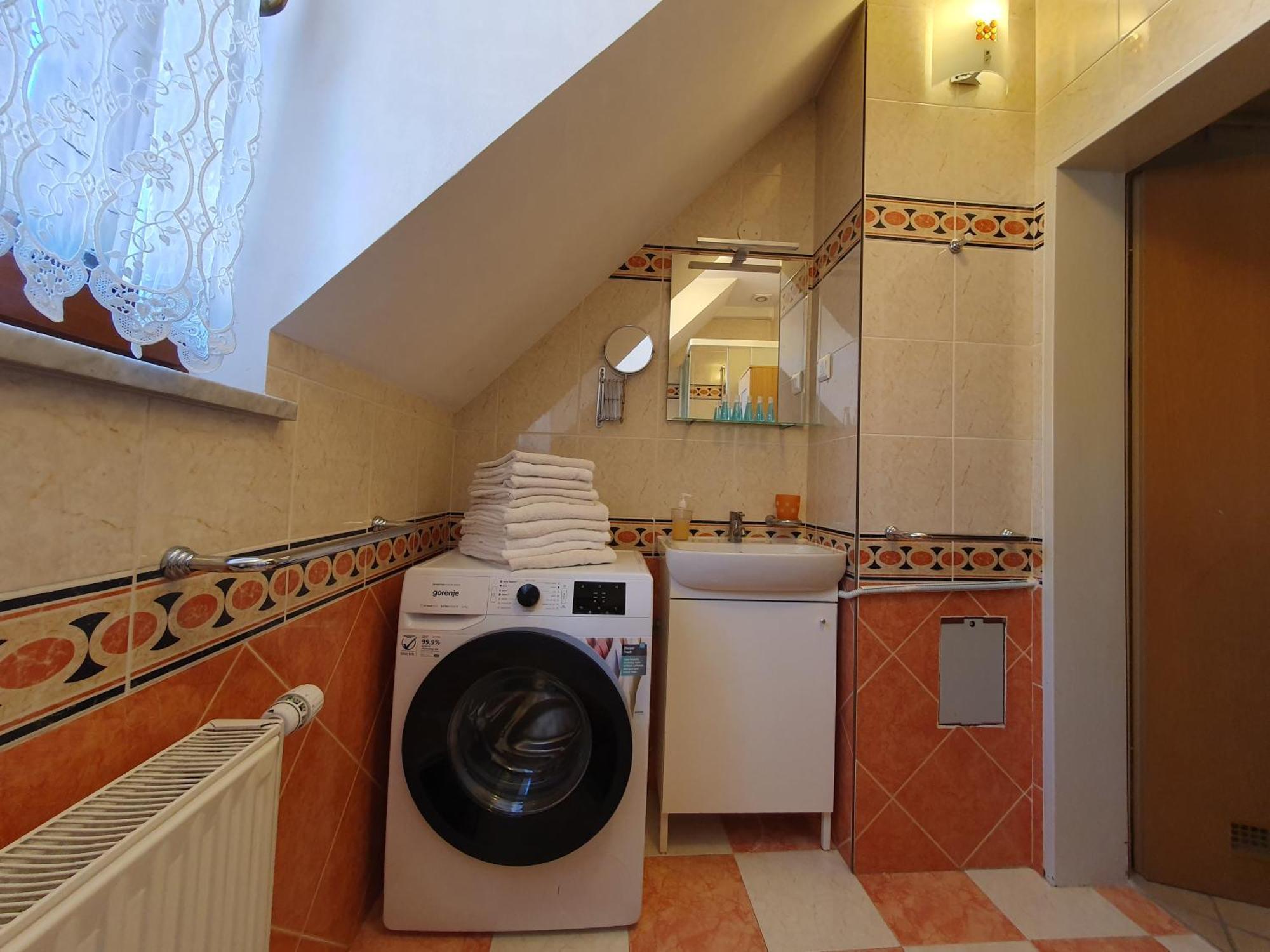Spacious 2-Bedroom Apartment Zabjak With Ac Tour As Любляна Екстериор снимка